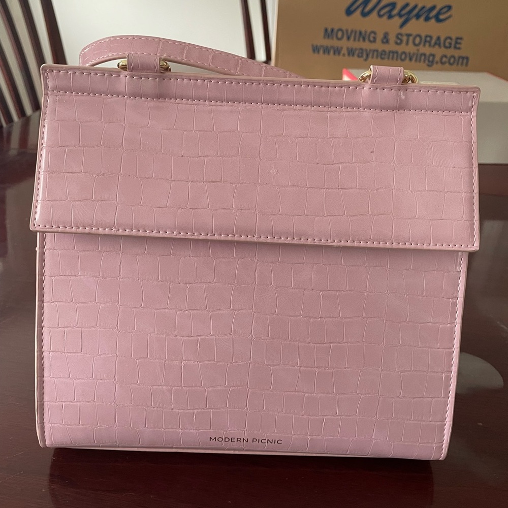 MODERN PICNIC LIMITED EDITION PINK CROC LUNCHER
